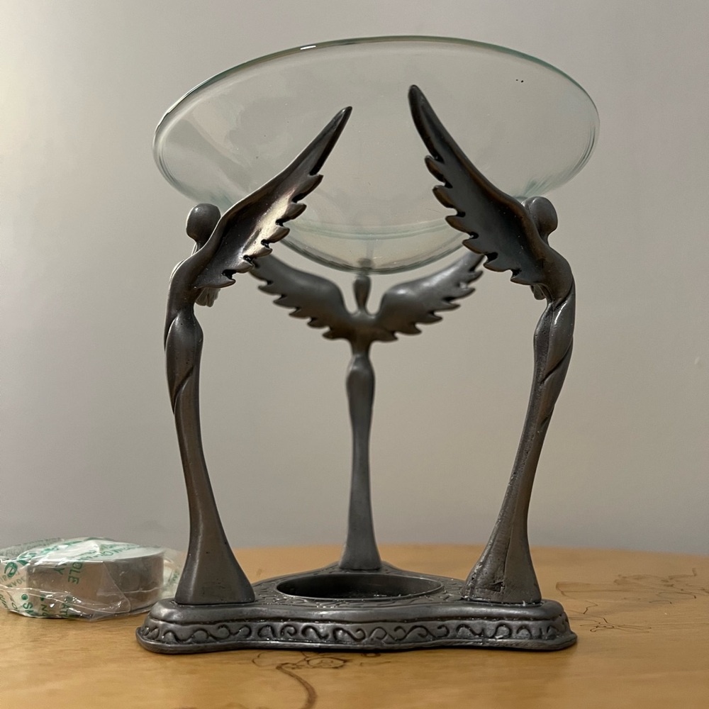 Steven Lavaggi 4.5” 3 Winged Angels Tea Light and Oil Diffuser